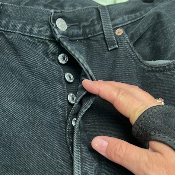 Levis 501 Button Fly Distressed Destroyed Levis Straight Leg 32 x 28 - Picture 7 of 9